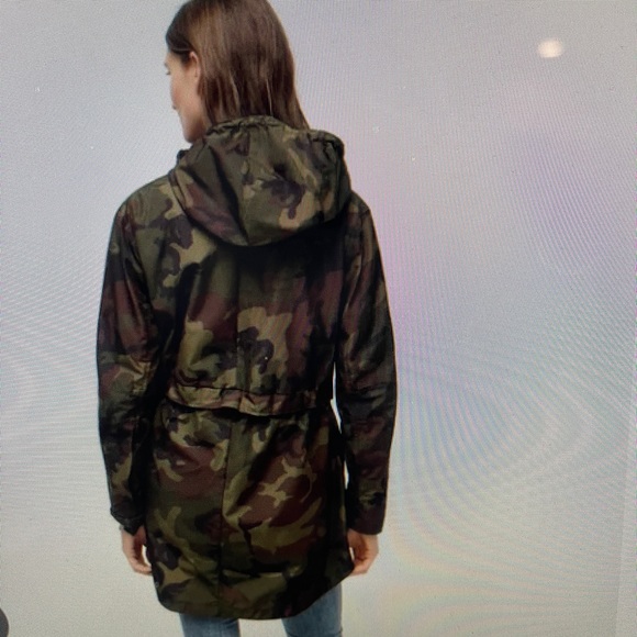 Women’s JCrew Perfect Raincoat in Camo -  Size Medium - Picture 2 of 7